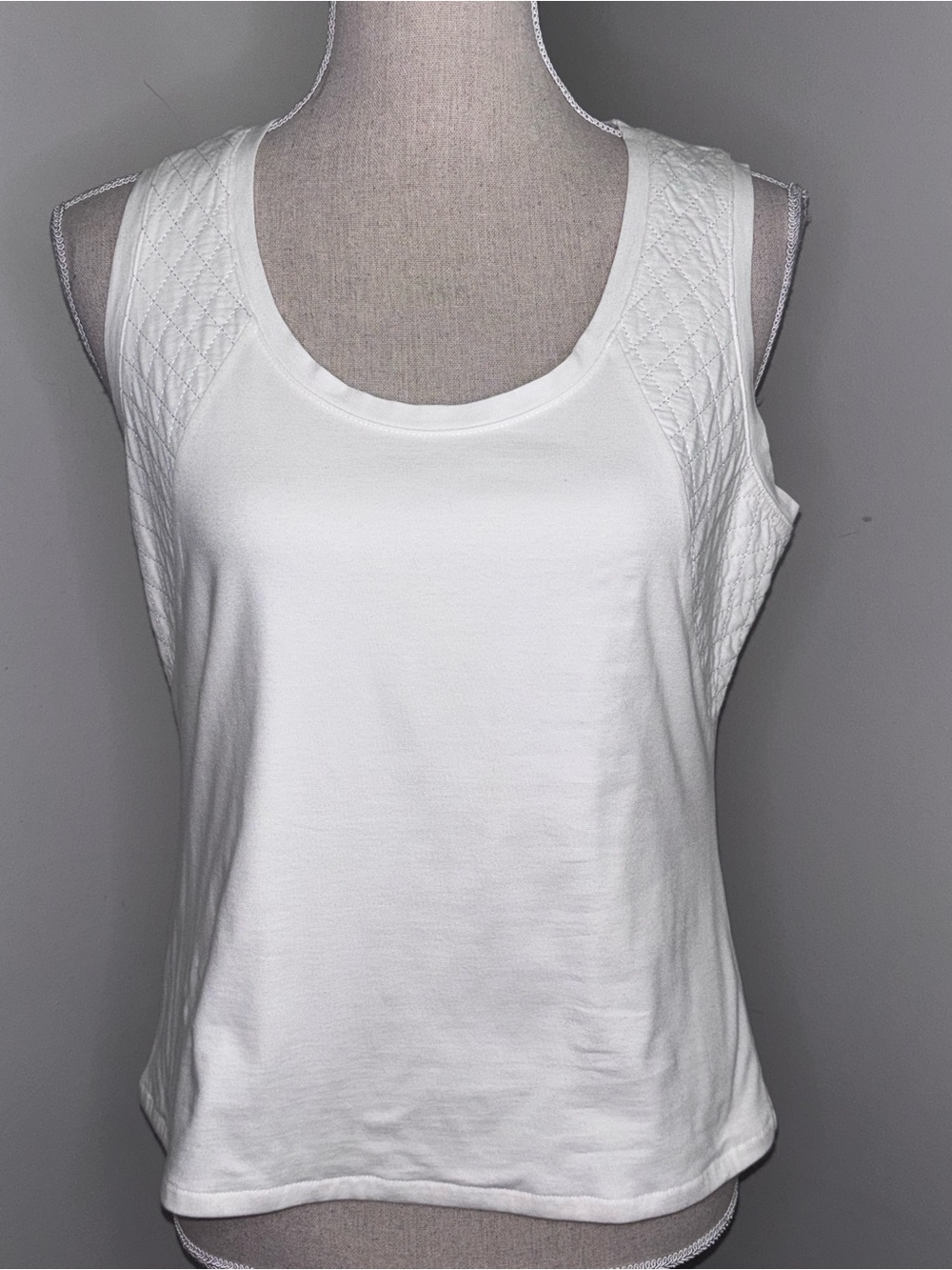 EtCetera ivory cream sleeveless knit tank top quilted detail size Medium